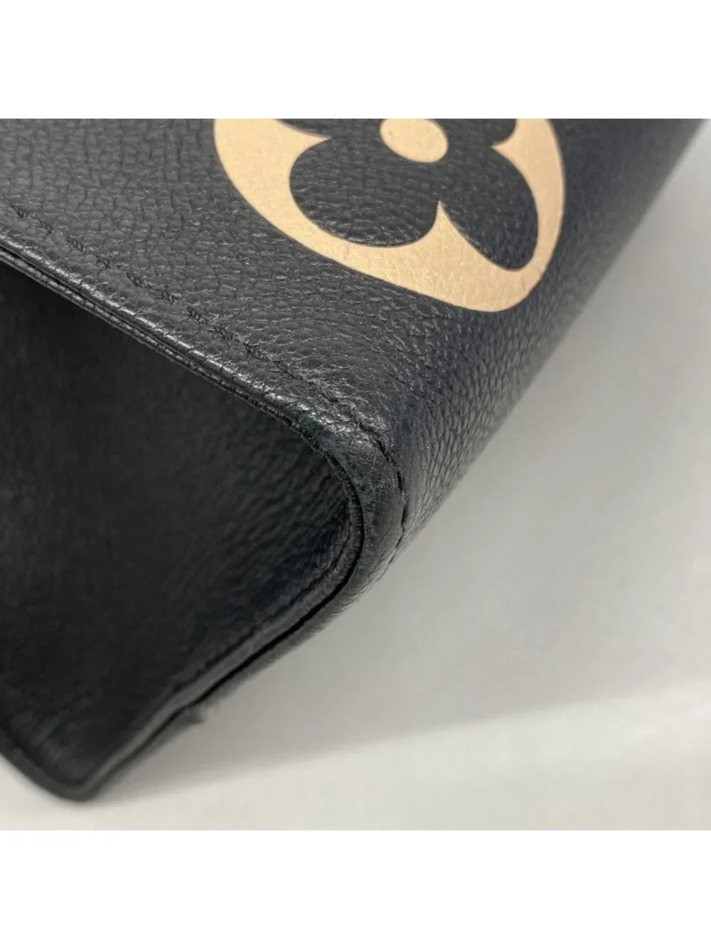 Louis Vuitton Tote Monogram Empreinte Bicolor On The Go MM Black Beige